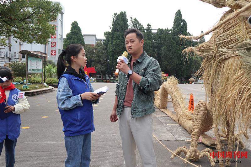 新華小記者葉昱彤采訪王宅小學總務主任徐洪標.jpg