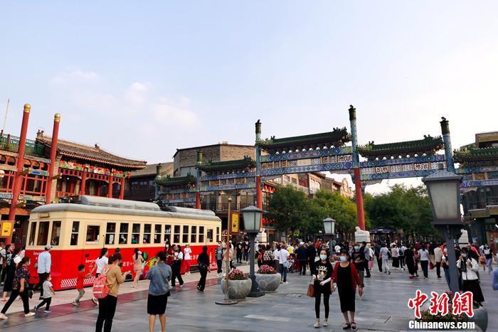 2020年9月26日，北京前門大街游客眾多。<a target='_blank' href='http://www.chinanews.com/' >中新網(wǎng)</a>記者 李金磊 攝
