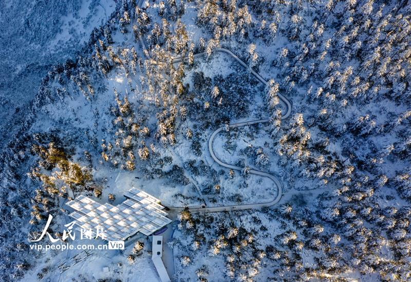 2020年12月23日拍攝的瓦屋山雪景。