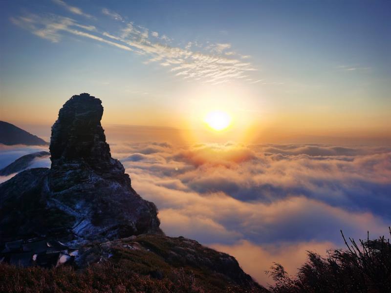  1月17日在貴州銅仁梵凈山拍攝的夕陽云海景觀。
