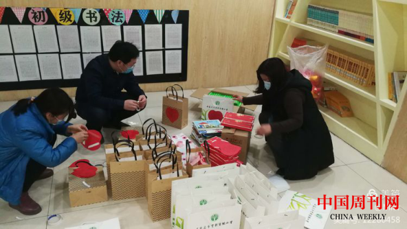愛心大禮包溫暖醫(yī)護(hù)人員子女962.png