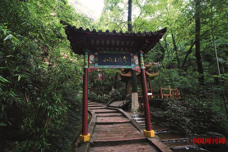 攝圖網_501051391_贛州通天巖景區(qū)（企業(yè)商用）.jpg