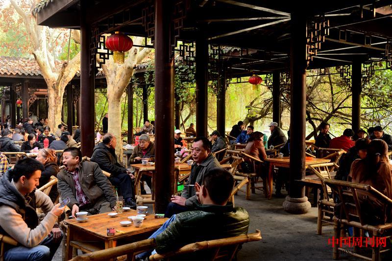 攝圖網(wǎng)_500591377_成都人民公園內(nèi)的傳統(tǒng)茶館(企業(yè)商用).jpg